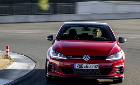 2019 Volkswagen Golf GTI TCR Front Wallpapers 450x275 (46)