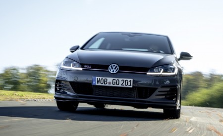 2019 Volkswagen Golf GTI TCR Front Wallpapers 450x275 (30)