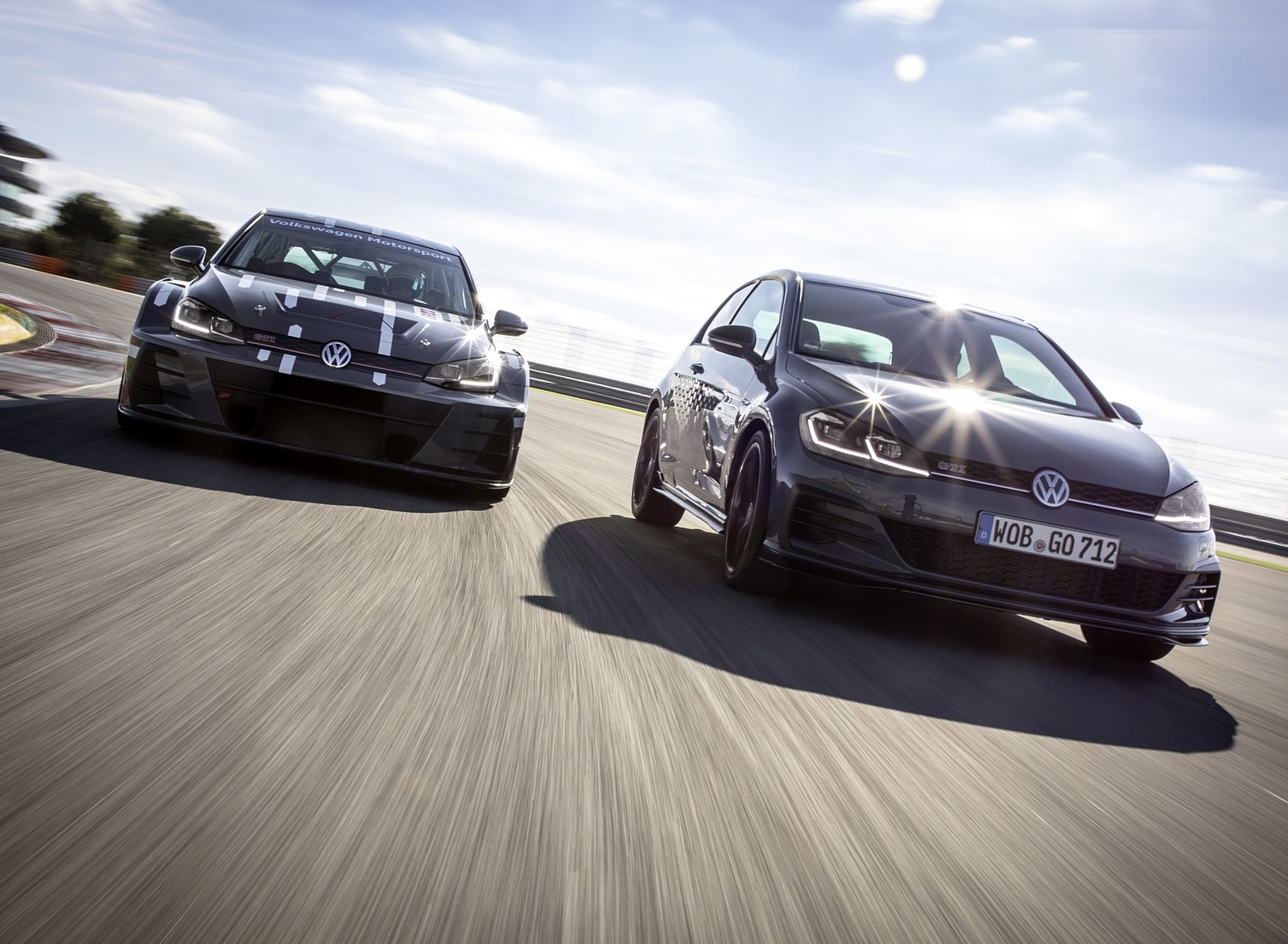 2019 Volkswagen Golf GTI TCR Front Wallpapers (3)