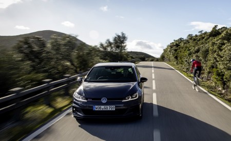 2019 Volkswagen Golf GTI TCR Front Wallpapers 450x275 (31)