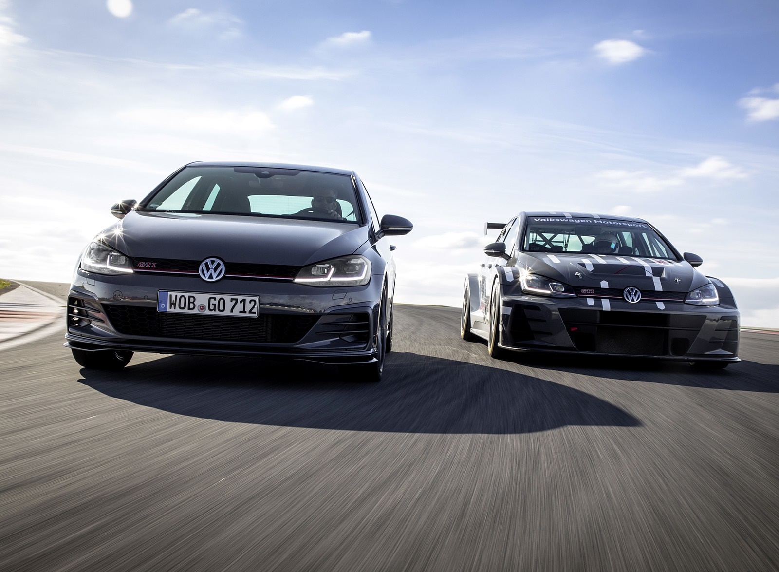 2019 Volkswagen Golf GTI TCR Front Wallpapers (4)