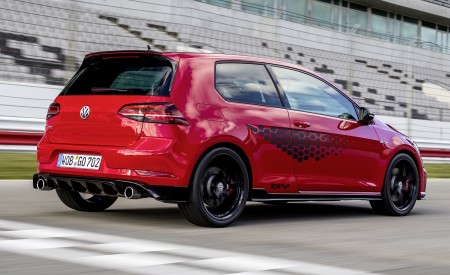 2019 Volkswagen Golf GTI TCR Rear Three-Quarter Wallpapers 450x275 (48)