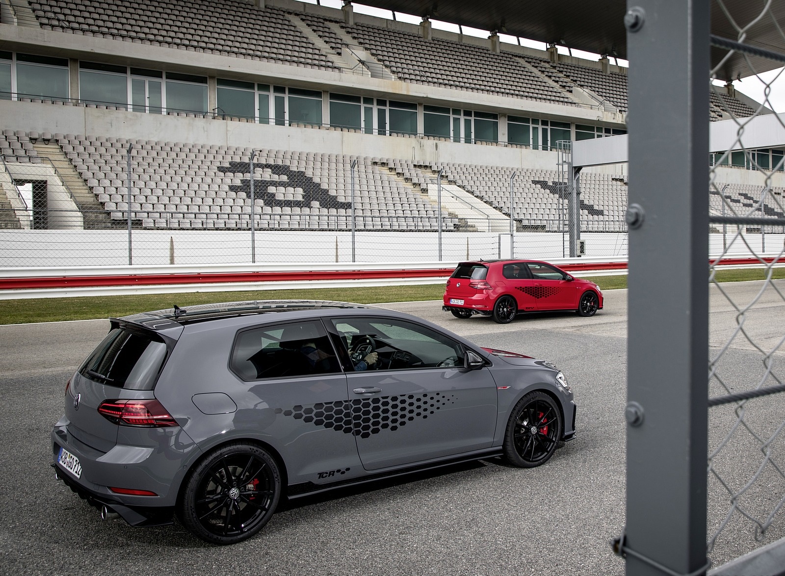 2019 Volkswagen Golf GTI TCR Side Wallpapers (7)