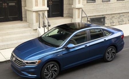 2019 Volkswagen Jetta Front Three-Quarter Wallpapers 450x275 (30)