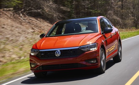 2019 Volkswagen Jetta R-Line Front Wallpapers 450x275 (6)