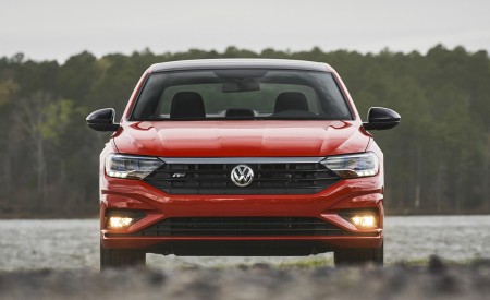 2019 Volkswagen Jetta R-Line Front Wallpapers 450x275 (7)