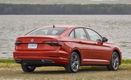 2019 Volkswagen Jetta R-Line Rear Three-Quarter Wallpapers 450x275 (8)