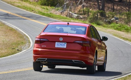 2019 Volkswagen Jetta R-Line Rear Wallpapers 450x275 (9)