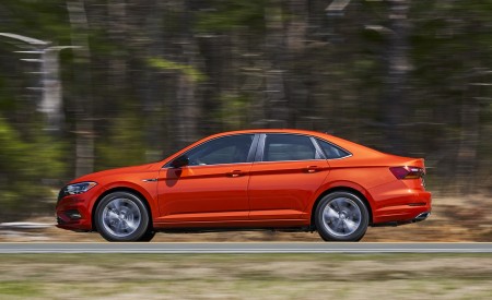 2019 Volkswagen Jetta R-Line Side Wallpapers 450x275 (11)