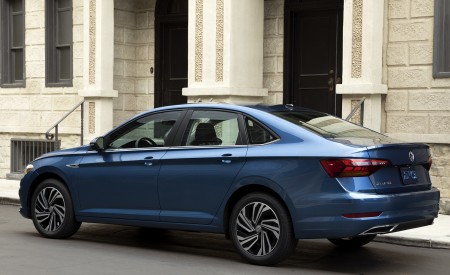 2019 Volkswagen Jetta Rear Three-Quarter Wallpapers 450x275 (32)