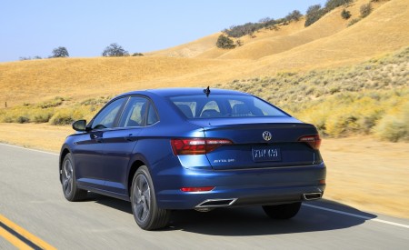 2019 Volkswagen Jetta Rear Three-Quarter Wallpapers 450x275 (21)