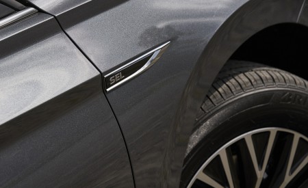 2019 Volkswagen Jetta SEL Detail Wallpapers 450x275 (64)