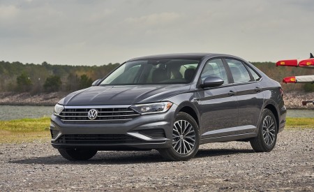 2019 Volkswagen Jetta SEL Front Three-Quarter Wallpapers 450x275 (59)