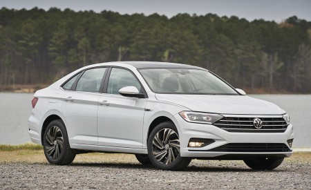 2019 Volkswagen Jetta SEL Premium Front Three-Quarter Wallpapers 450x275 (74)