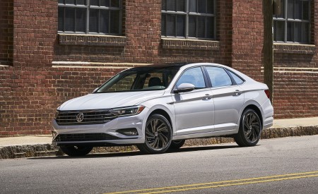 2019 Volkswagen Jetta SEL Premium Front Three-Quarter Wallpapers 450x275 (75)