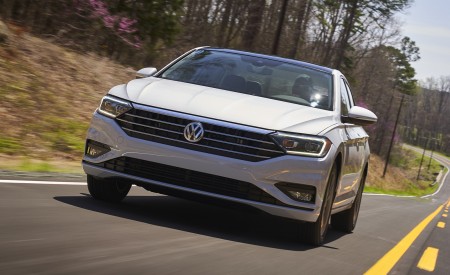 2019 Volkswagen Jetta SEL Premium Front Wallpapers 450x275 (66)