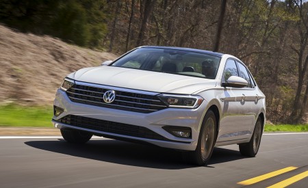 2019 Volkswagen Jetta SEL Premium Front Wallpapers 450x275 (67)