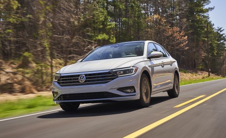 2019 Volkswagen Jetta SEL Premium Front Wallpapers 450x275 (68)