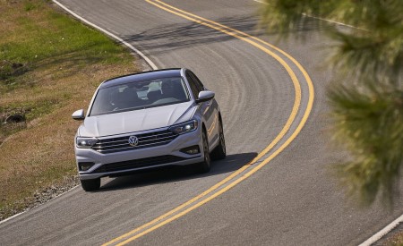 2019 Volkswagen Jetta SEL Premium Front Wallpapers 450x275 (69)