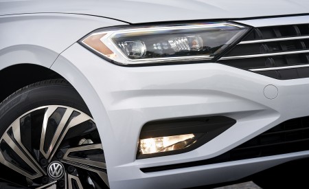 2019 Volkswagen Jetta SEL Premium Headlight Wallpapers 450x275 (78)
