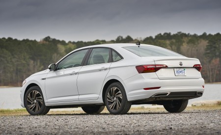 2019 Volkswagen Jetta SEL Premium Rear Three-Quarter Wallpapers 450x275 (76)