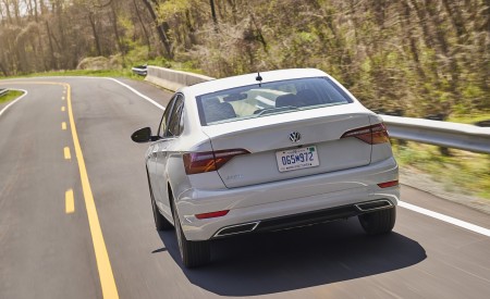 2019 Volkswagen Jetta SEL Premium Rear Wallpapers 450x275 (70)