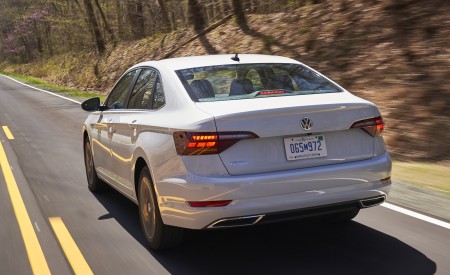 2019 Volkswagen Jetta SEL Premium Rear Wallpapers 450x275 (71)