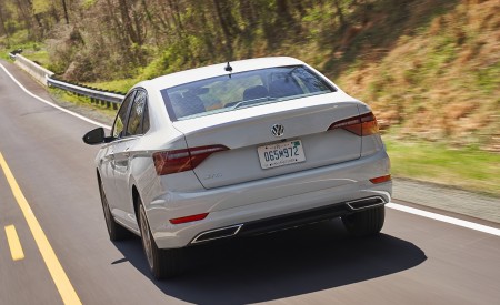 2019 Volkswagen Jetta SEL Premium Rear Wallpapers 450x275 (72)