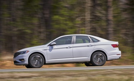 2019 Volkswagen Jetta SEL Premium Side Wallpapers 450x275 (73)