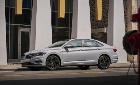 2019 Volkswagen Jetta SEL Premium Side Wallpapers 450x275 (77)