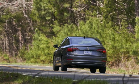 2019 Volkswagen Jetta SEL Rear Wallpapers 450x275 (53)