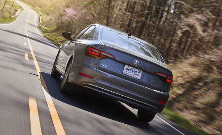 2019 Volkswagen Jetta SEL Rear Wallpapers 450x275 (54)