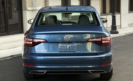 2019 Volkswagen Jetta SEL Rear Wallpapers 450x275 (40)