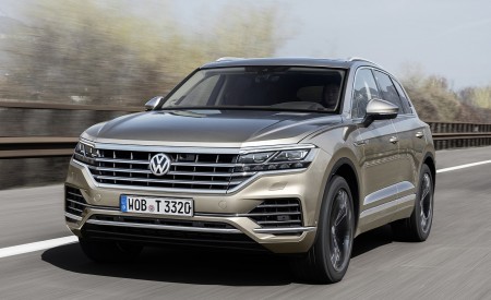 2019 Volkswagen Touareg Atmosphere Front Three-Quarter Wallpapers 450x275 (63)