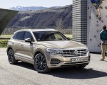 2019 Volkswagen Touareg Atmosphere Front Three-Quarter Wallpapers 150x120