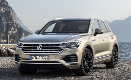 2019 Volkswagen Touareg Atmosphere Front Three-Quarter Wallpapers 450x275 (70)