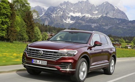 2019 Volkswagen Touareg Atmosphere Front Three-Quarter Wallpapers 450x275 (59)