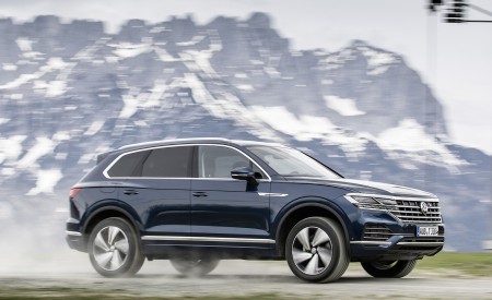 2019 Volkswagen Touareg Elegance Front Three-Quarter Wallpapers 450x275 (31)
