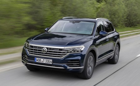 2019 Volkswagen Touareg Elegance Front Three-Quarter Wallpapers 450x275 (32)