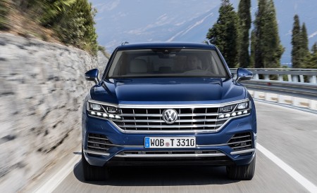 2019 Volkswagen Touareg Elegance Front Wallpapers 450x275 (40)