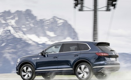 2019 Volkswagen Touareg Elegance Side Wallpapers 450x275 (36)