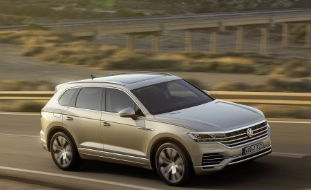 2019 Volkswagen Touareg Front Three-Quarter Wallpapers 450x275 (18)