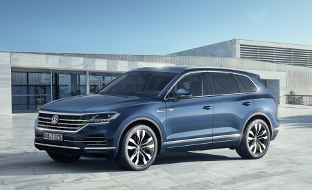 2019 Volkswagen Touareg Front Three-Quarter Wallpapers 450x275 (10)