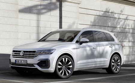 2019 Volkswagen Touareg R-Line Front Three-Quarter Wallpapers 450x275 (3)