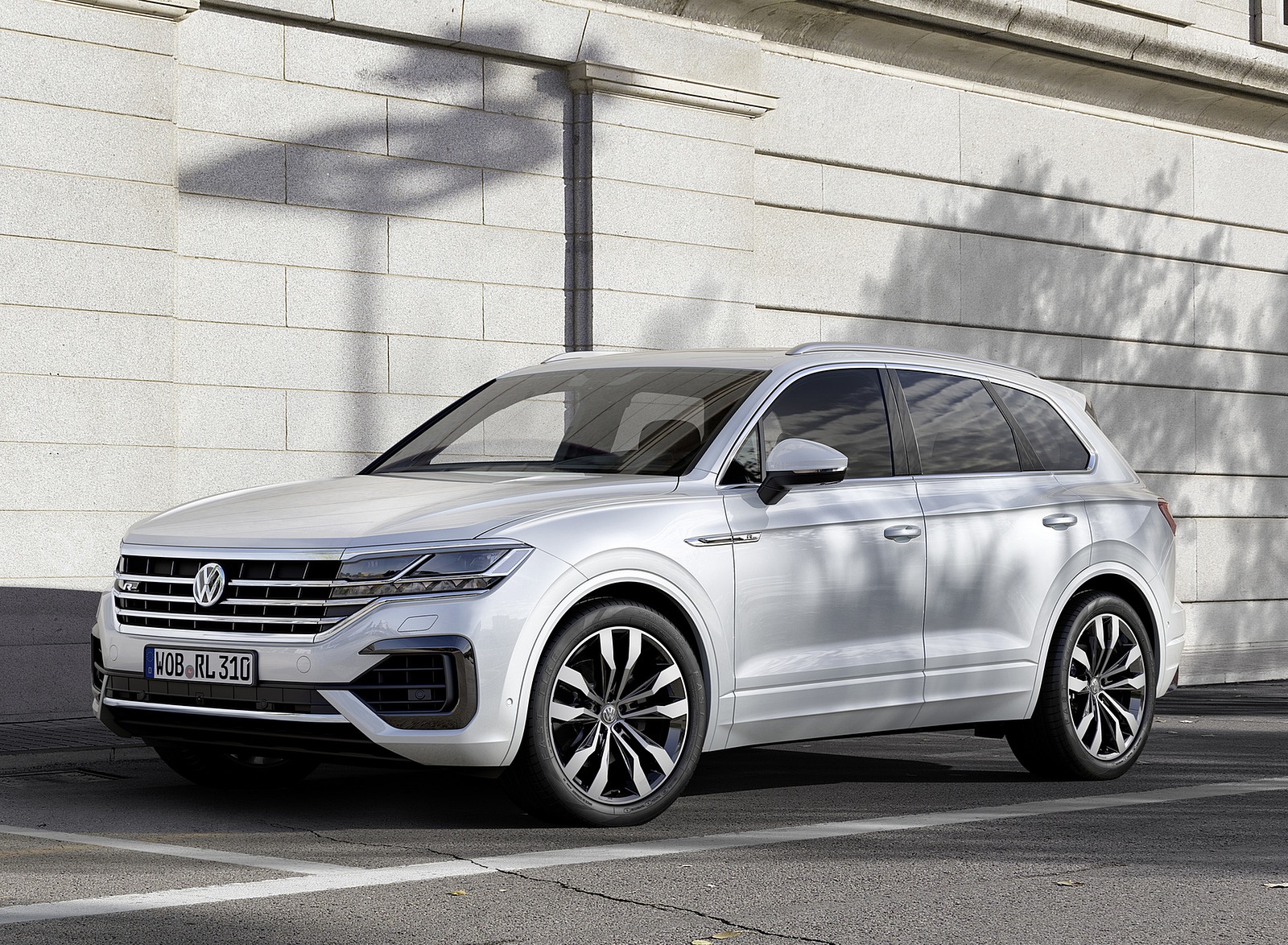 2019 Volkswagen Touareg R-Line Front Three-Quarter Wallpapers (3)