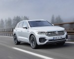 2019 Volkswagen Touareg R-Line Front Three-Quarter Wallpapers 150x120