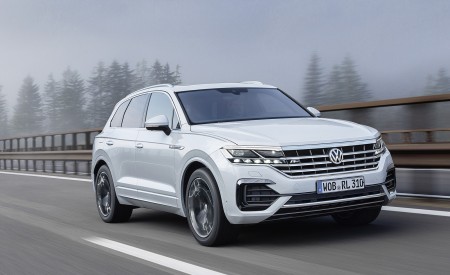 2019 Volkswagen Touareg R-Line Front Three-Quarter Wallpapers 450x275 (78)