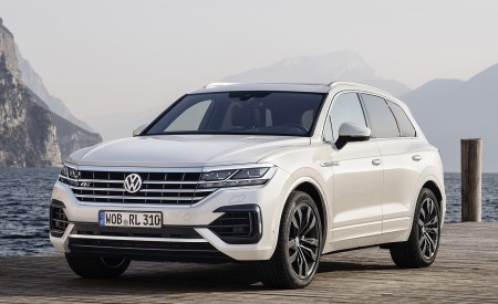 2019 Volkswagen Touareg R-Line Front Three-Quarter Wallpapers 450x275 (87)