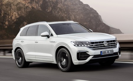 2019 Volkswagen Touareg R-Line Front Three-Quarter Wallpapers 450x275 (79)