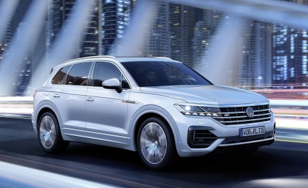 2019 Volkswagen Touareg R-Line Front Three-Quarter Wallpapers 450x275 (7)